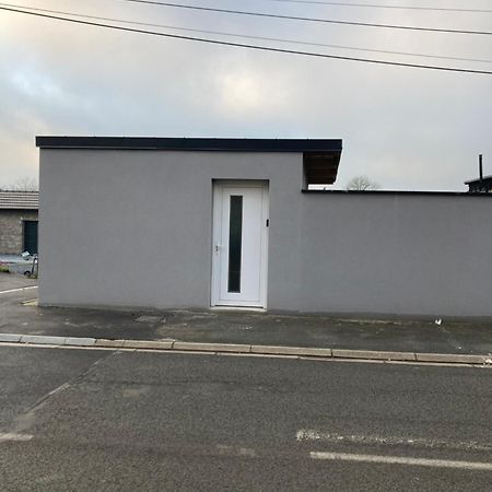 Studio Malincourt Luaran gambar